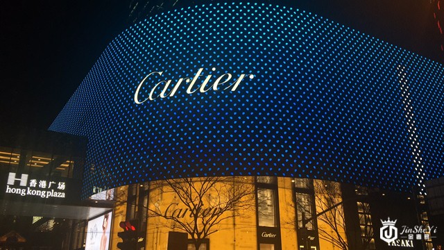 奢侈品业线下客流减少八成 线上直播+闪送开启新模式