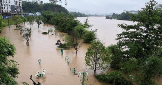 降雨200毫米相当于多深的水