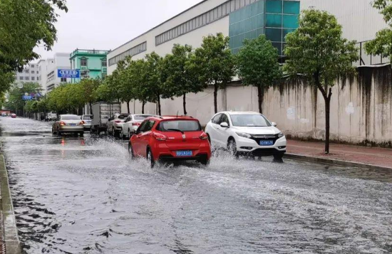 汽车淹水后是先报警还是先报保险1