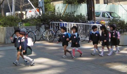 2022年过完年小学几号开学1