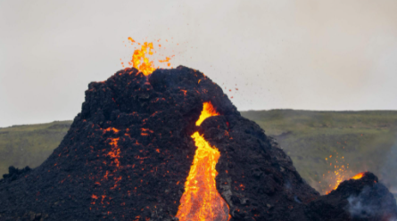 火山喷发往哪跑2