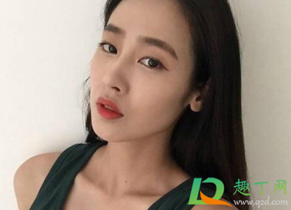 女生喉结位置突出是甲状腺有问题吗3