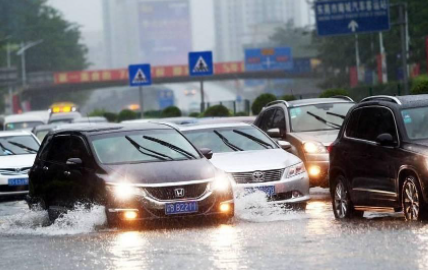 电动汽车下暴雨能开吗2