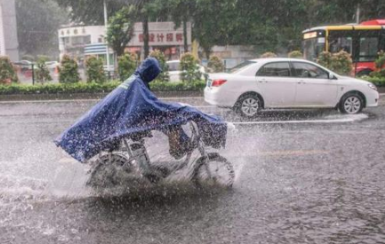 夏季下暴雨飞机是延误还是取消3