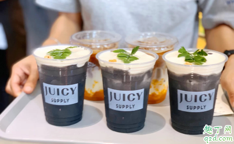 黑色的奶茶你喝过吗？JUICY颜值新品路易波士奶盖满足你的好奇心！1