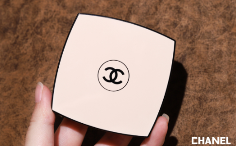 Chanel2020夏季5色眼影盘warm试色，难得这盘带亮片!1