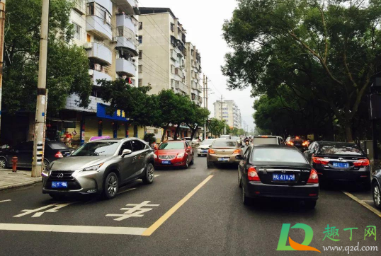 梅雨季节车停在地下车库好还是地面好1