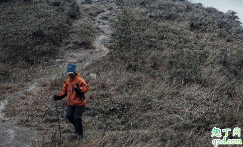 登山鞋要买得比平时大一号吗 登山鞋重的好不好3