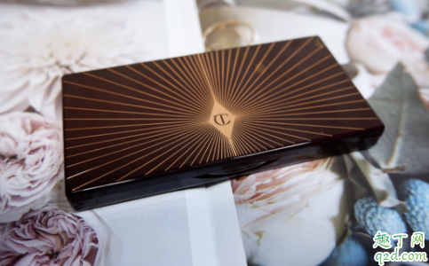 Charlotte Tilbury darling盘值得入手吗 CT6色眼影盘darling手臂试色1