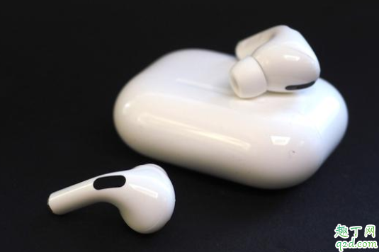 AirPods Pro充电时指示灯会一直亮吗 AirPods Pro有线充电灯不常亮吗1