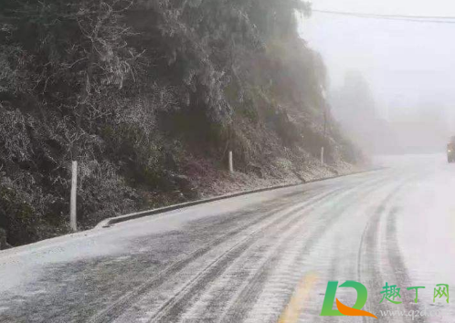 高速遇到下雪怎么开车2