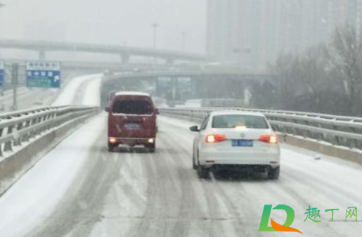 高速遇到下雪怎么开车3