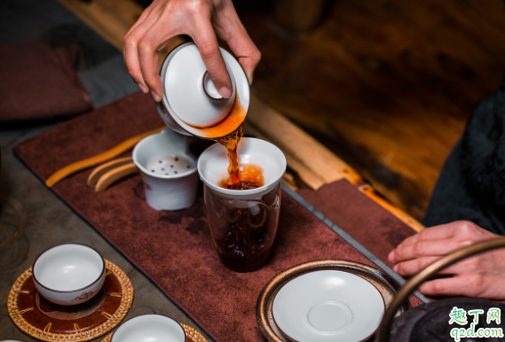 普洱茶为什么要压成茶饼 喝普洱茶可以祛湿吗