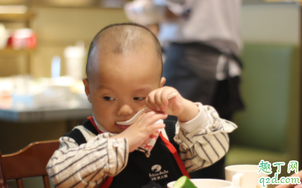 宝宝为什么不好好吃饭 宝宝挑食要纠正吗 4