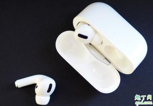 airpods pro怎么拿出来 airpods pro充电要把耳机拿出来吗3