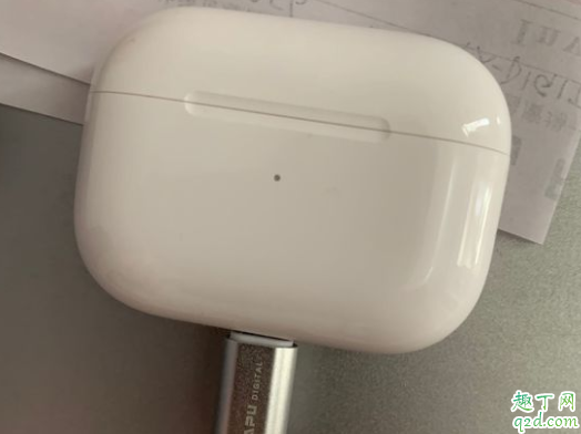 airpods pro 充电耳机要放里面一起充吗 airpods pro充电盒怎么充电4