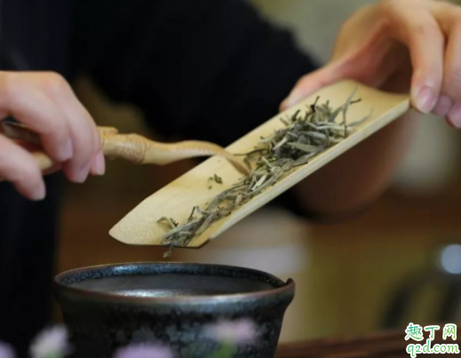 泡茶的时候为什么有的茶叶飘在上面 泡茶一般多少度的水温2