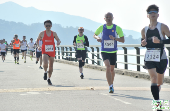 长跑运动前喝红牛会怎么样 长跑前可以喝功能饮料吗2