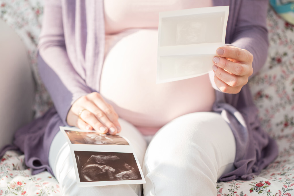 未婚生子违法吗（出生证明不写父亲后果）