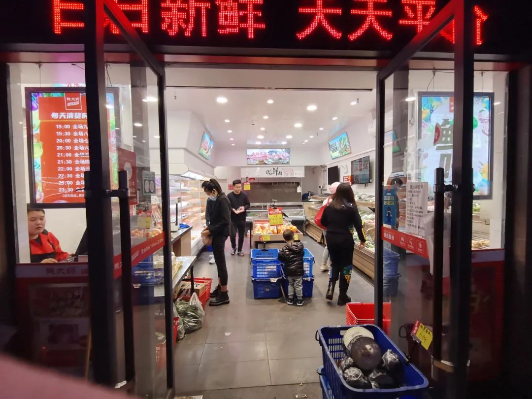 大型小区门口适合做什么生意（小区门口客流量最多的店）