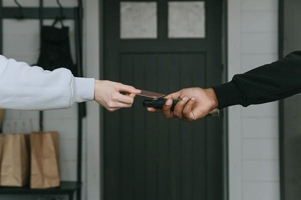 58好借逾期多久会给通讯录家人打电话，要怎么协商还款呢