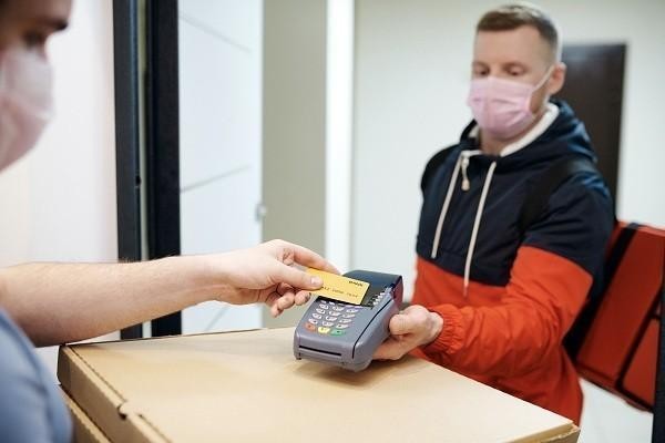 招行信用卡逾期被起诉了还能协商减免吗，多久会被停用