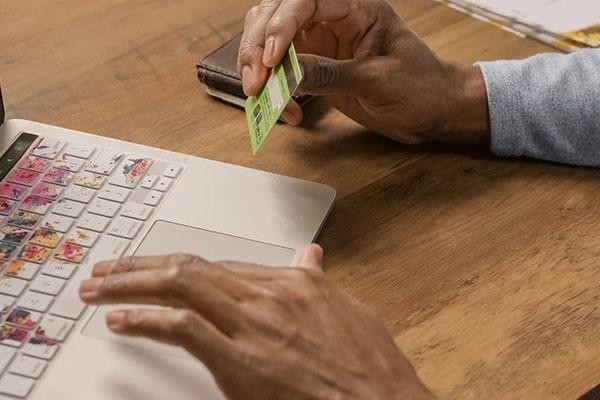 支付宝逾期5年还不上坐牢吗，会上门吗