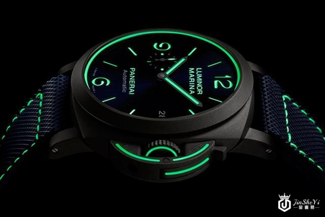 沛纳海（Panerai）通过70年保修和七​​枚非钢质表款庆祝70周年