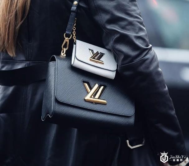 二手奢侈品收购店，Louis Vuitton Twist“母子包”