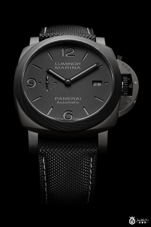 沛纳海（Panerai）通过70年保修和七​​枚非钢质表款庆祝70周年