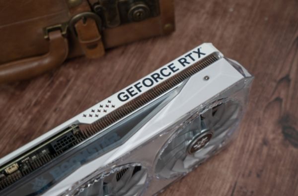 速闯AI新领域，影驰 GeForce RTX 4070 SUPER 星曜 OC 评测