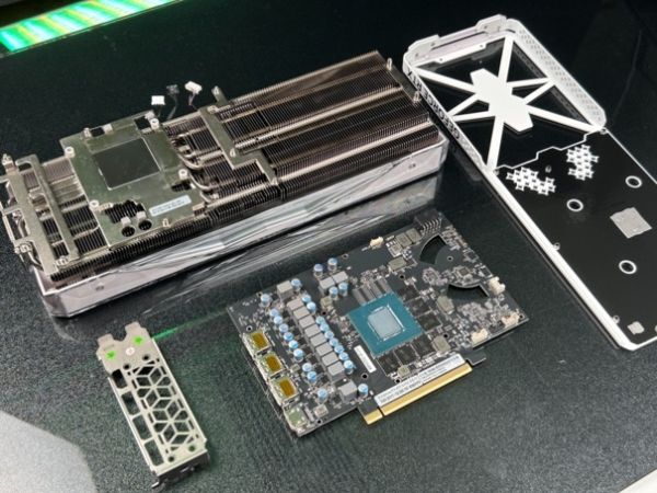 速闯AI新领域，影驰 GeForce RTX 4070 SUPER 星曜 OC 评测