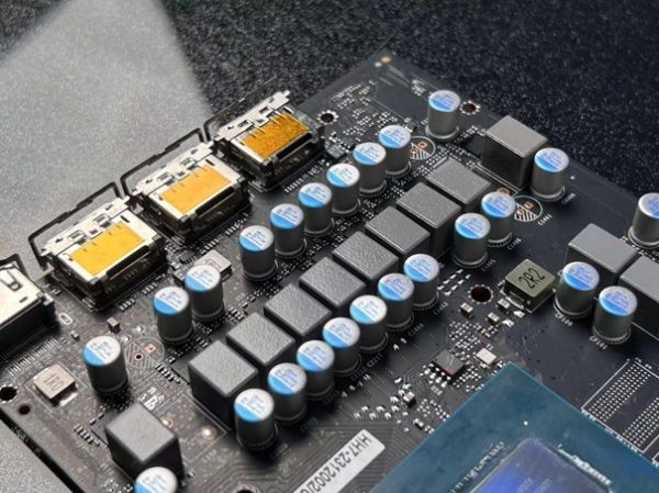 速闯AI新领域，影驰 GeForce RTX 4070 SUPER 星曜 OC 评测