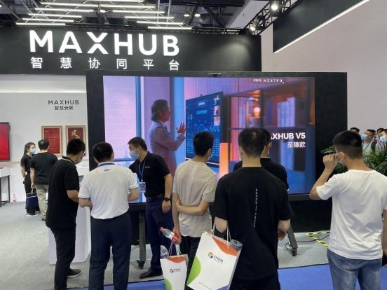 全国产化的智能信息建设方案!MAXHUB创新方案惊艳2021全国政法智能展