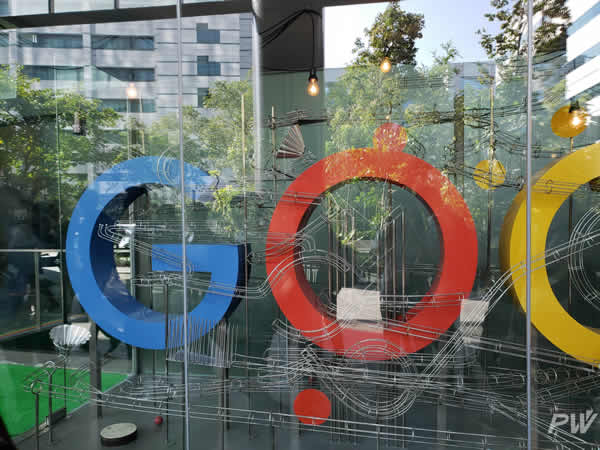 我们跑到 Google 新加坡总部，在玩具、美食还有广告中充值了一波信仰