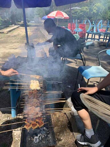 松松团队举办了夏季团建烧烤活动