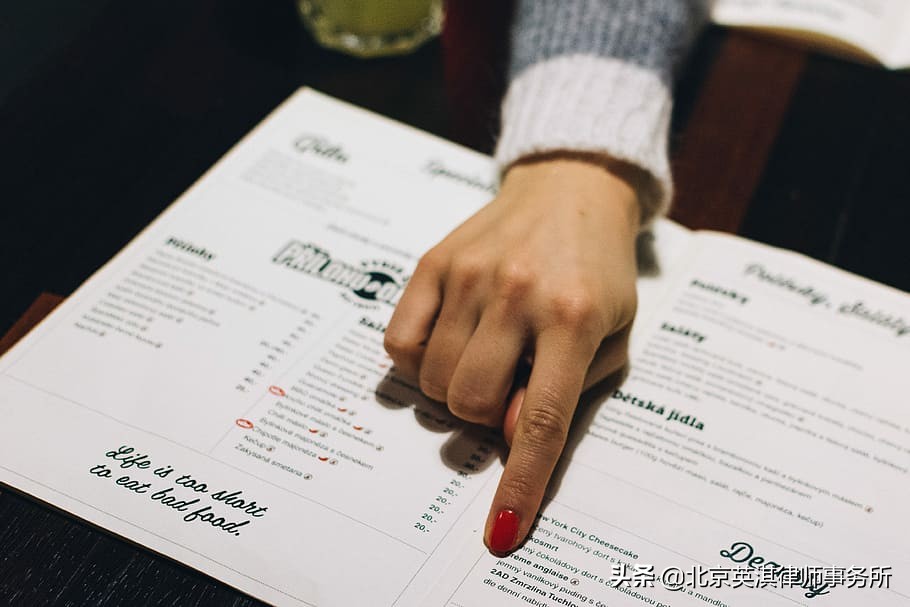 债务人死了债务谁承担（欠款人死亡后的债务规定）