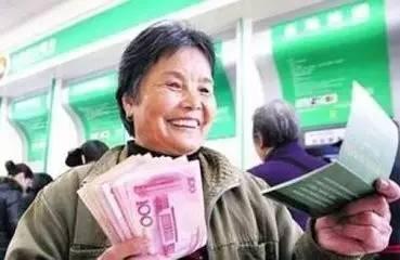 农村养老保险怎么交最划算（个人养老保险缴费标准）