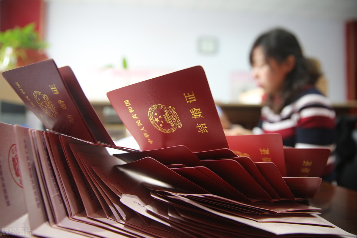 领结婚证需要带什么（去民政局领证步骤）