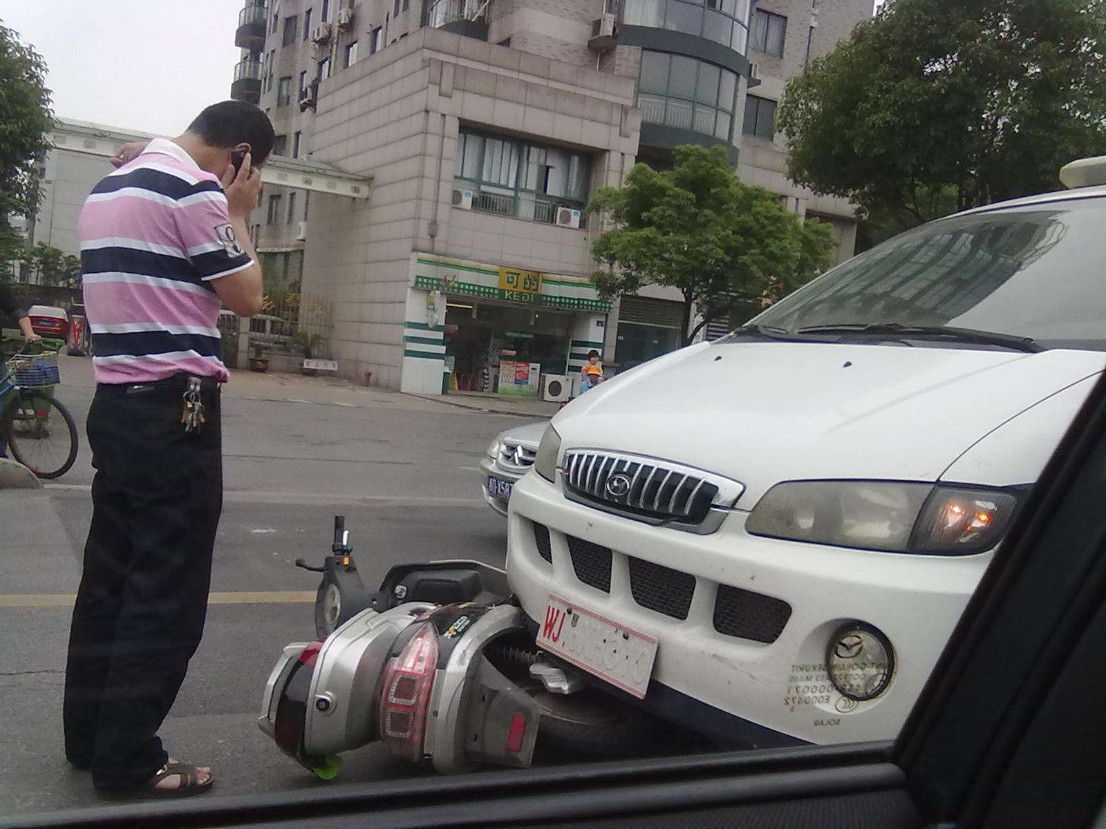 警车撞人承担什么责任和义务（讲解警车撞人的处理和赔偿）