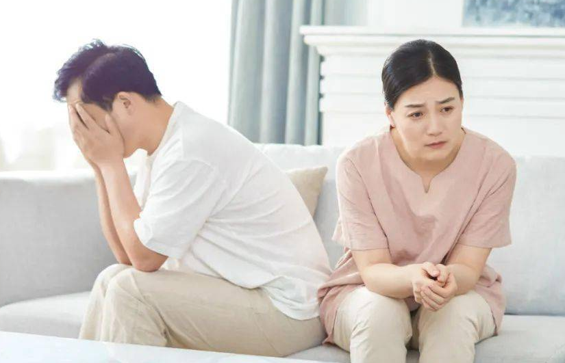 房产证上写谁的名字最好（夫妻离婚房产证更名办理方法）