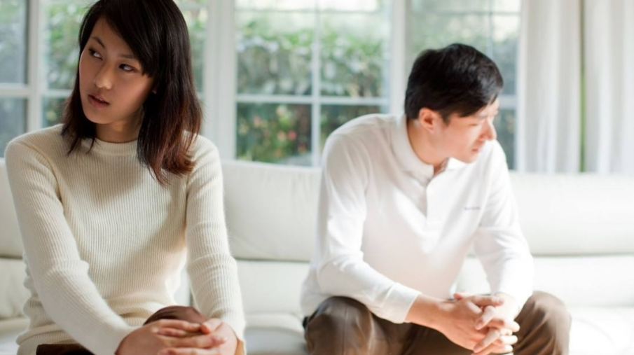 房产证上写谁的名字最好（夫妻离婚房产证更名办理方法）