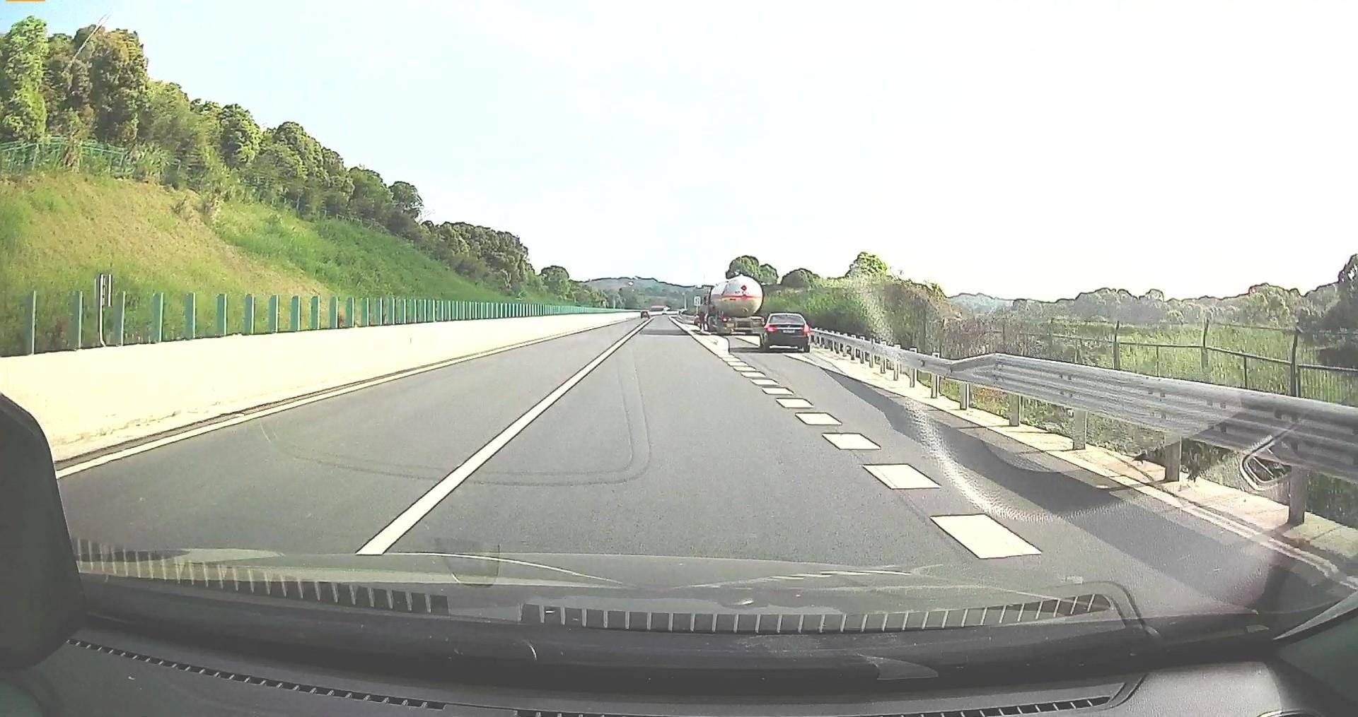 高速公路车祸怎么处理最好（最新高速出事故处理流程）