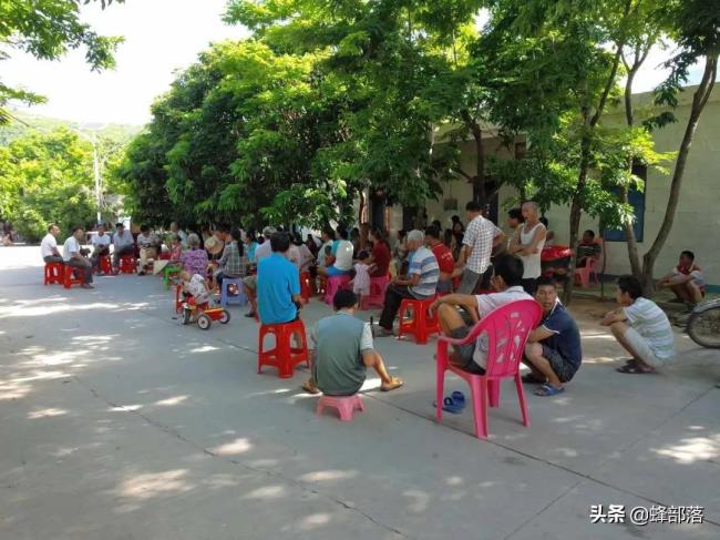 宅基地退出怎么补偿（宅基地自愿退出补偿标准）