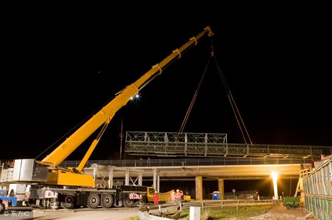 邻居半夜扰民可以报警吗（教你巧妙对付楼上噪音）