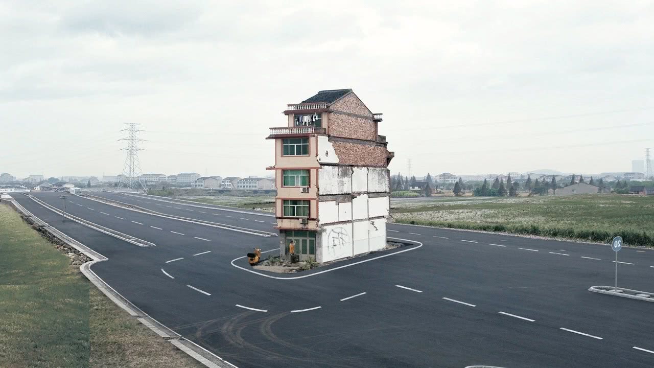 针对钉子户强拆问题应采取何种法律措施解决