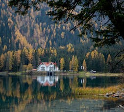 盗用竞争对手商业秘密需赔偿经济损失责任