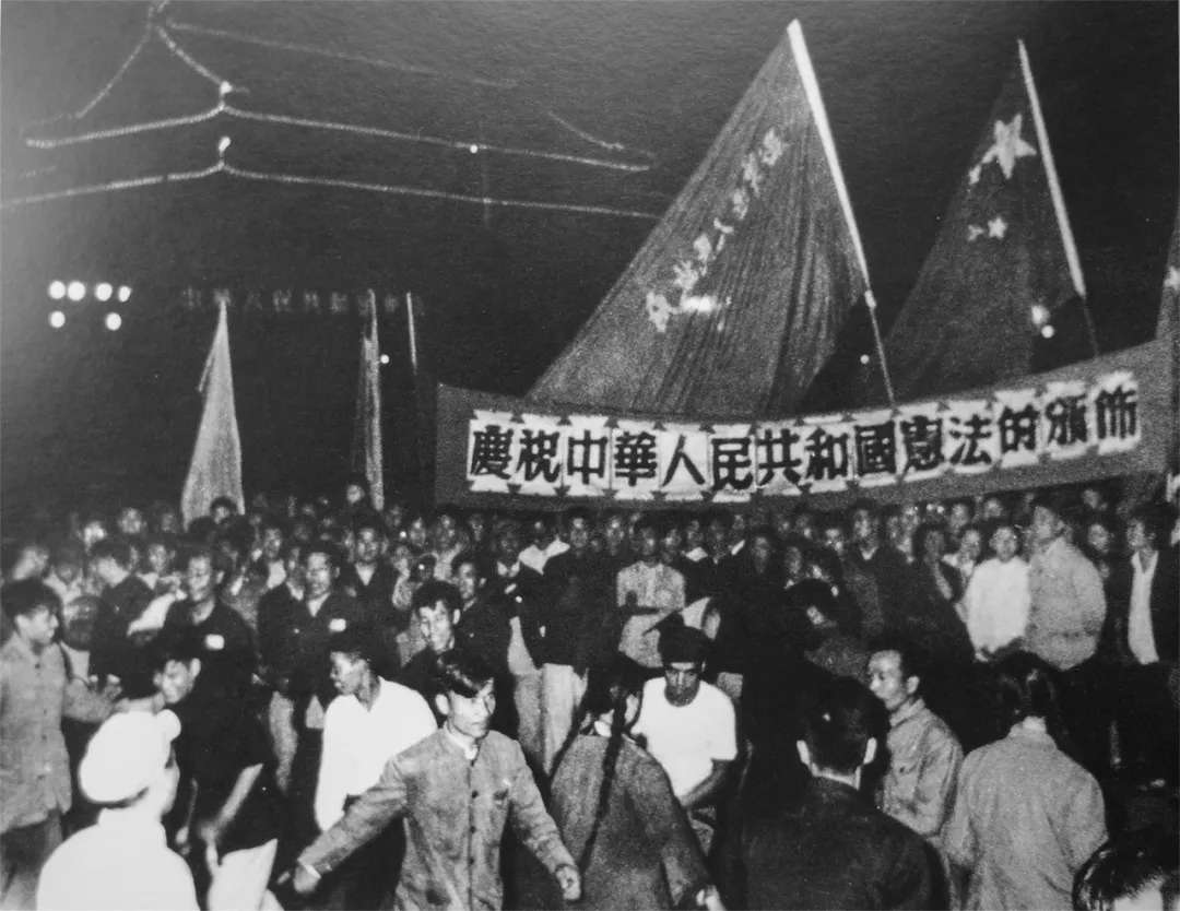 我国第一部宪法诞生于哪一年（宪法修正案的主要内容）