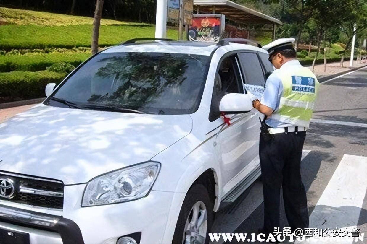 小车闯红灯怎么处理扣分（2022年闯红灯最新处罚规定）