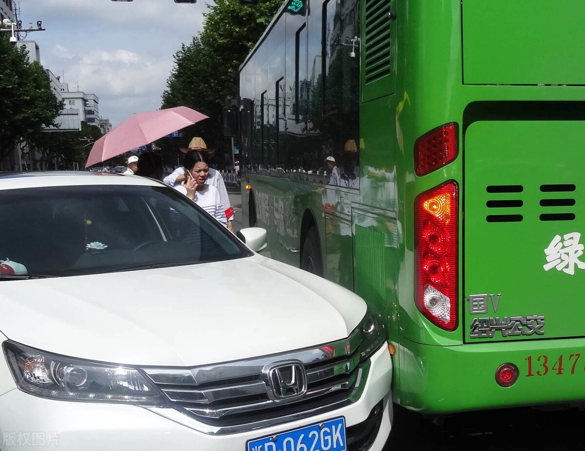 交通事故如何快速理赔（交通事故保险公司理赔流程）